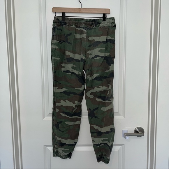 TNA Camo Alix Pants with Relaxed Fit and Elastic Waistband Size M - Picture 4 of 6